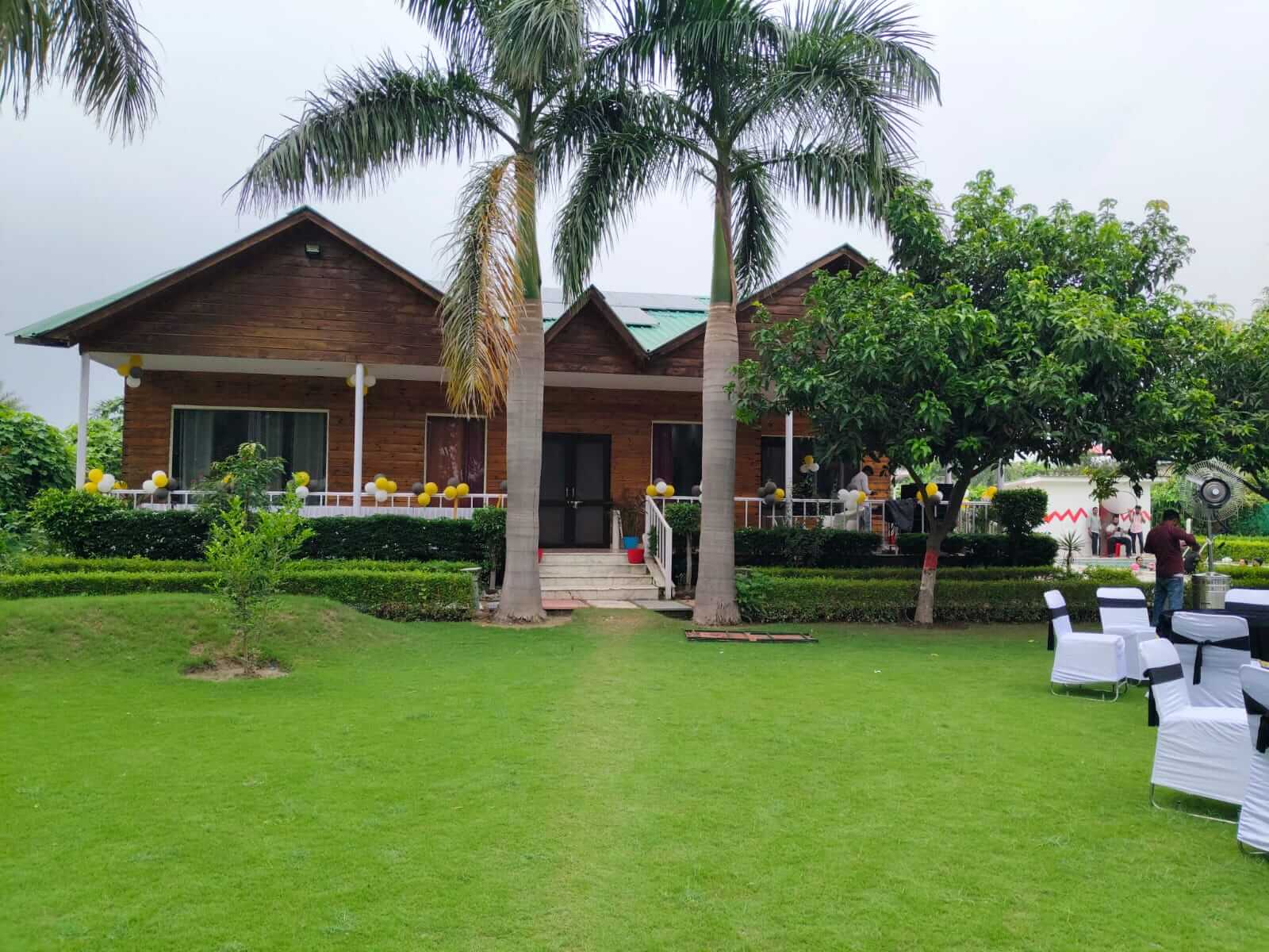 London-theme 4 BHK Farmhouse Noida Sector 135 - FVB 104 - Image 3