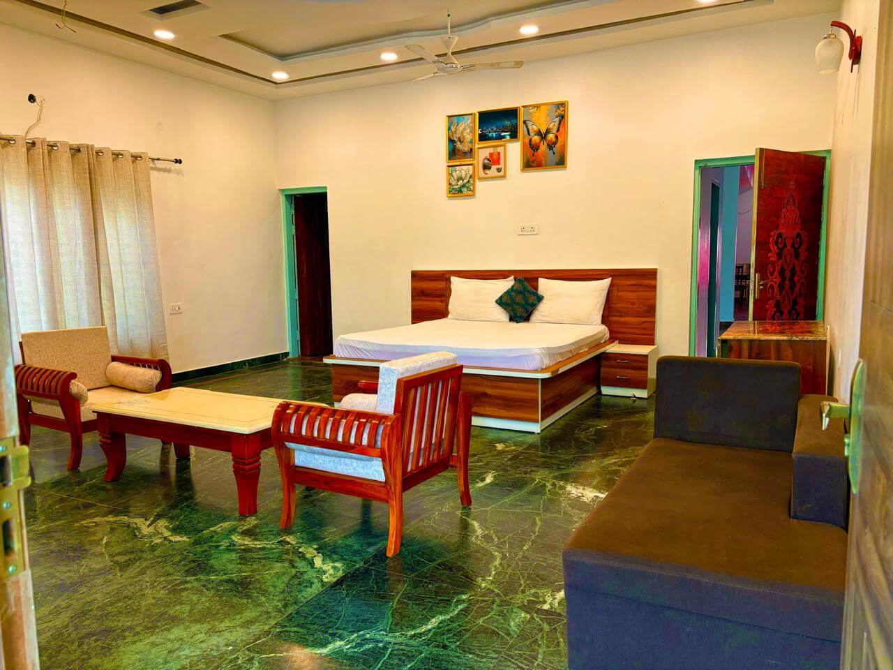 4 BHK farmhouse in Manesar with Pool and Garden- FVB 112
