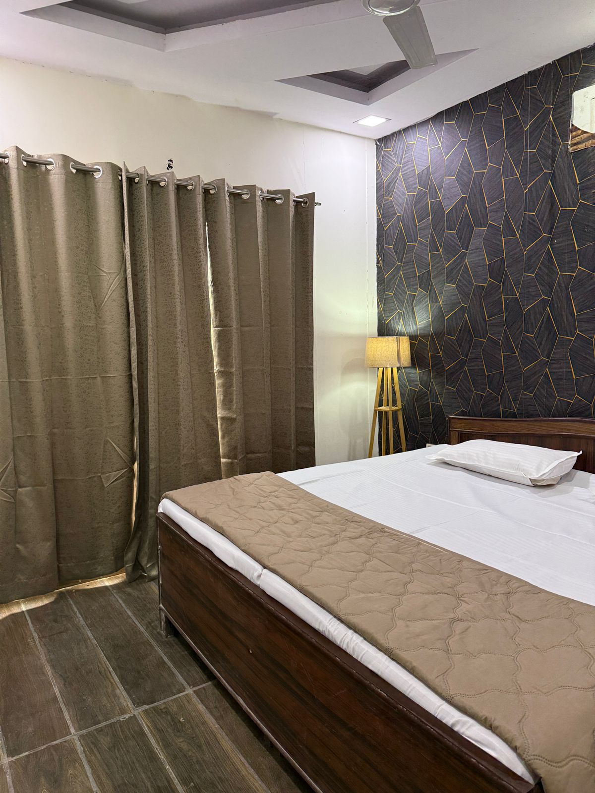 Luxury 4 bhk farmhouse in Greater Noida with pool - FVB 119 - Image 5