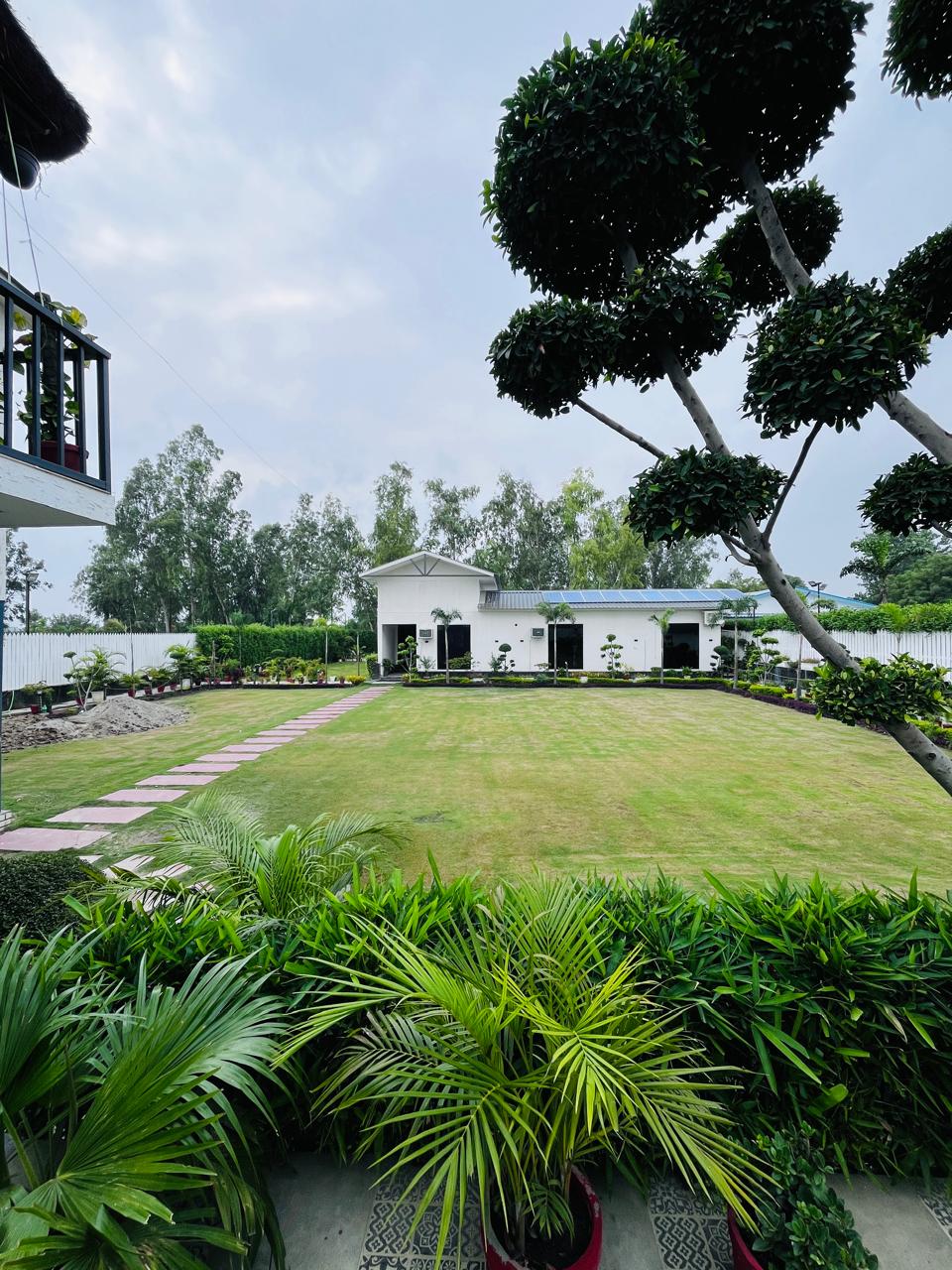 Private 5 bhk farmhouse in Noida Sector 128 with pool- FVB 117 - Image 5