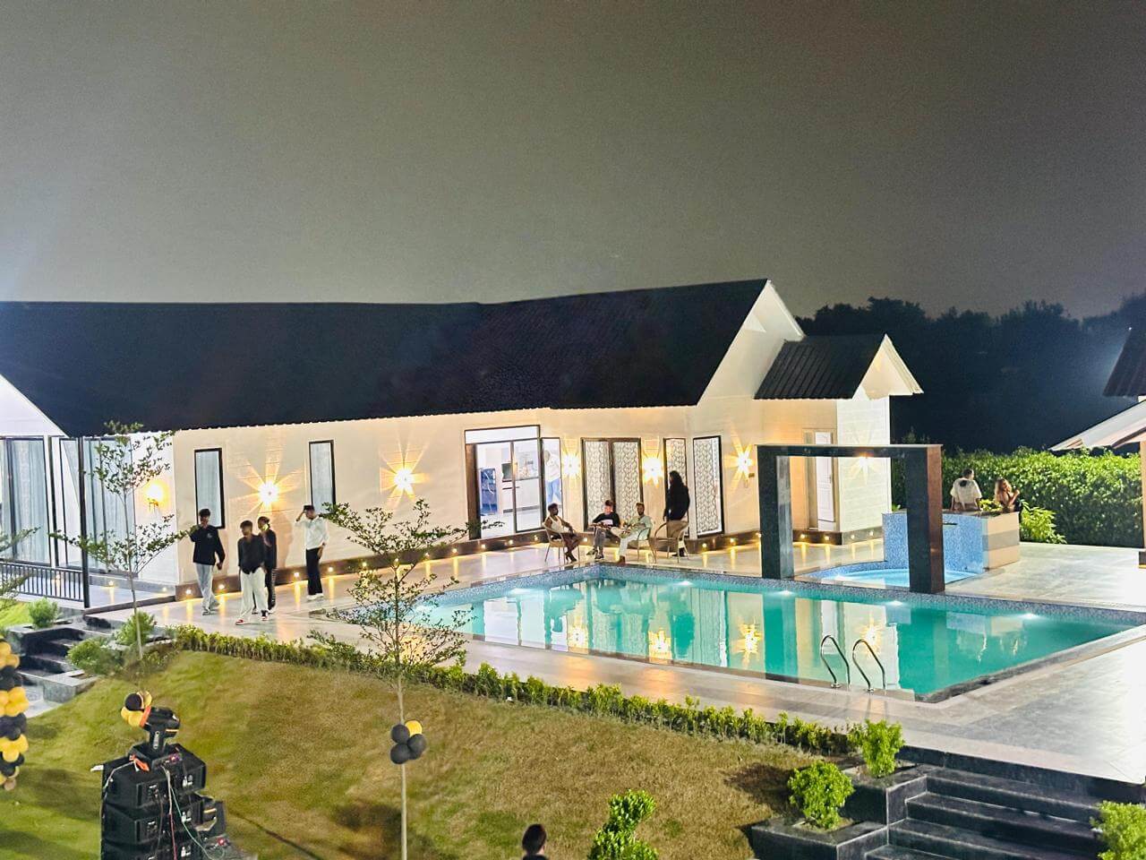 Luxury 6 BHK farmhouse With Pool in Noida Sector 135- FVB 123