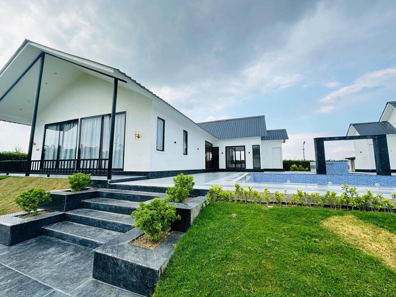 Luxury 6 BHK farmhouse With Pool in Noida Sector 135- FVB 123 - Image 4