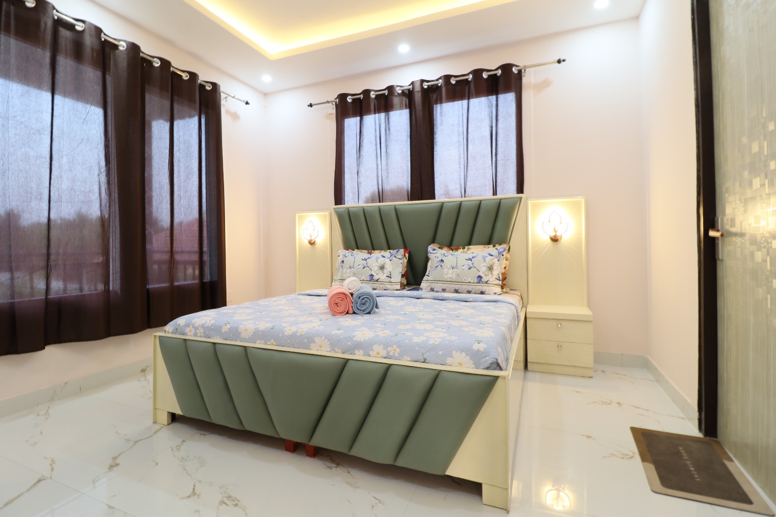 Premium 4 BHK property with private pool in noida sector 135 - Image 5